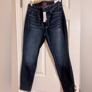 Petite Skinny ankle jeans. Size 8S from Whitehouse Blackmarket